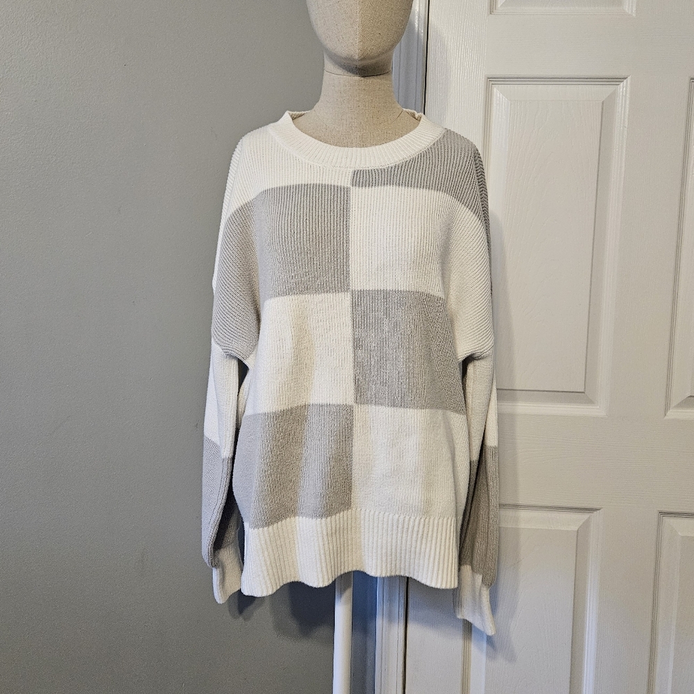 Jessica Simpson Gray and White Block Sweater